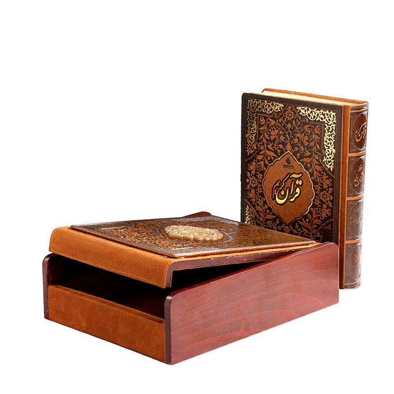 قرآن نفیس وزیری چوب و چرم کد ۱۶۰۰